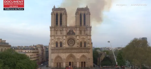 Incendie : Notre-Dame de Paris toujours debout