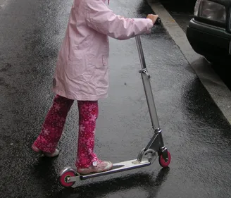 Hauts-de-Seine : une fillette en trottinette gravement heurtée par...