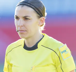 Val-d’Oise : l’arbitre Stéphanie Frappart s’impose chez les garçons...