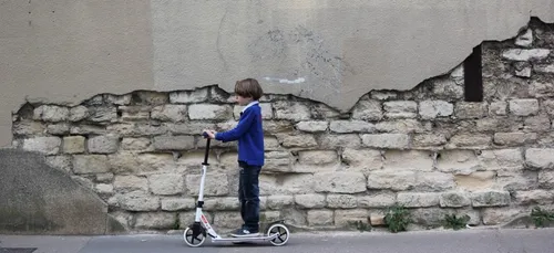 Paris : piqûre de rappel pour les trottinettes laissées sur les...