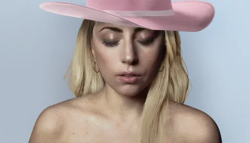 Lady Gaga assure le show avec quatre tenues au MET Gala (Photos)