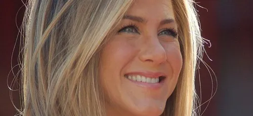 Jennifer Aniston pose topless pour faire passer un message (Photos)
