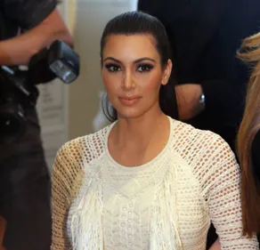 Kim Kardashian : sa technique très inconfortable pour avoir une...