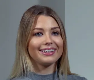 Enjoy Phoenix pose sans maquillage et dévoile son acné hormonale...