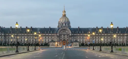 Paris : l’hommage aux deux soldats héros aux Invalides