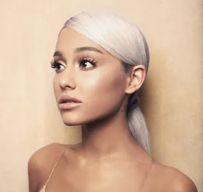 Ariana Grande : son hommage à Audrey Hepburn critiqué ! (Photo)