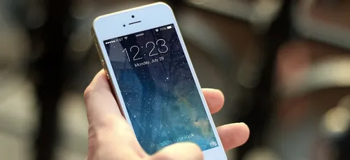 Attention, votre smartphone déforme vos mains !