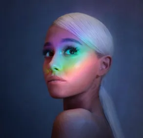 Ariana Grande : sa nouvelle statue de cire très critiquée (Photos)