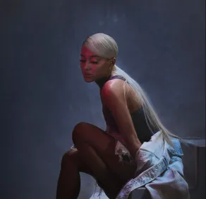 Ariana Grande : son hommage aux victimes de l'attentat de...