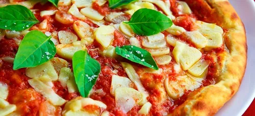 Une pizza « petit-déjeuner » à 2 600 calories divise les...