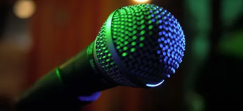 Parents et enseignants de La Courneuve chantent contre la Loi...