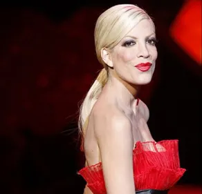 Beverly Hills 90210 : Tori Spelling vivement critiquée après une...