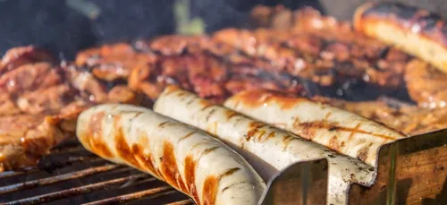 Paris : une friche RATP transformée en bar et barbecue géant !