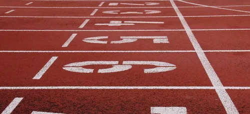 10 Km : un athlète sacrifie sa victoire pour aider un concurrent...