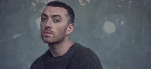 Sam Smith prend la pose en robe à paillettes sur Instagram (Photo)
