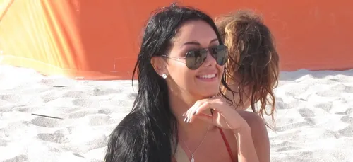 Nabilla enceinte : elle pose nue sous la douche (Photo)