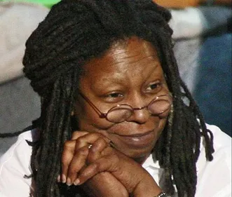 Whoopi Goldberg s’en prend à Bella Thorne ! (Vidéo)