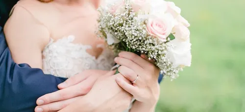 Pour leur grand-mère centenaire, ils se marient à l'hôpital (photo)