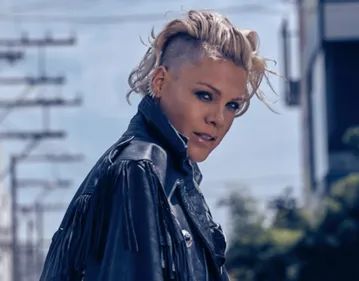 Pink : une femme accouche pendant son concert ! (Photos)