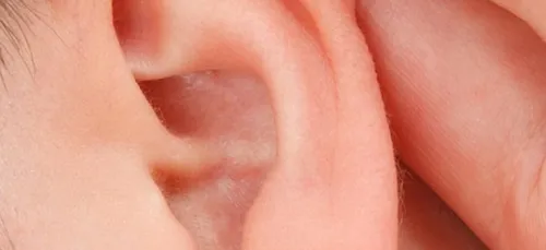 Un médecin fait une découverte surprenante dans l’oreille d’un...