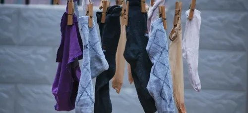 Il termine aux urgences après avoir reniflé ses chaussettes sales