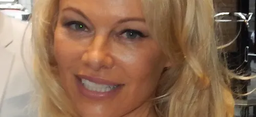 Pamela Anderson blessée par Adil Rami ? Elle dévoile des images de...