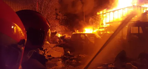 Saint-Thibault-des-Vignes : incendie en cours au centre de tri du...