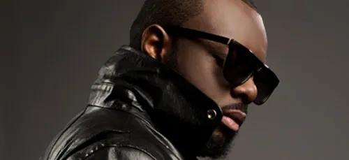 Gims dévoile pour la première fois son visage sans lunettes de...