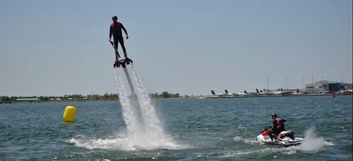 Franky Zapata échoue à traverser la Manche avec son flyboard (vidéo)