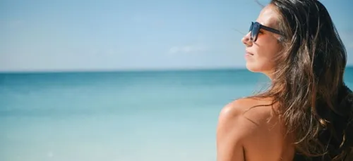 Vacances : découvrez l’astuce pour avoir de beaux cheveux ! (Vidéo)