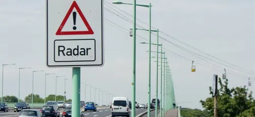 Paris : un radar devient fou lors du passage du Tour de France (vidéo)