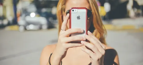 Le filtre d'une influenceuse disparaît en direct, ses followers...