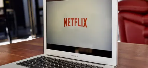 The Naked Director : la nouvelle série "porno" de Netflix !