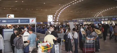 Deux personnes armées arrêtées à l'aéroport d’Orly et de Roissy