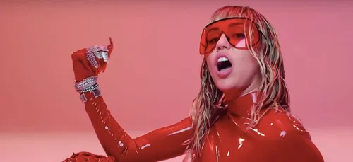 Miley Cyrus se confie sur sa rupture avec Liam Hemsworth dans son...