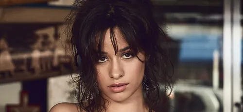 Camila Cabello enceinte de Shawn Mendes ? La toile s’affole (photos)