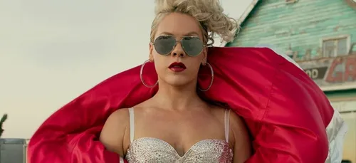 Pink : la chanteuse lance un défi extraordinaire à ses fans (photo)