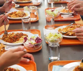 Des associations réclament plus de menus végétariens à la cantine