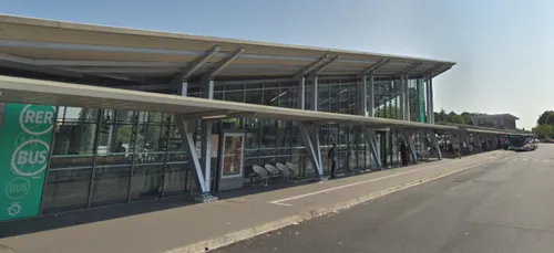 Noisy-le-Grand : des enfants jettent un bloc de béton sur les...