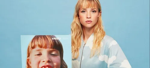 Angèle : une vidéo d’elle enfant en train de chanter fait fondre la...
