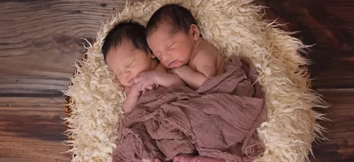 Record : une femme de 74 ans a donné naissance à des jumelles (photos)