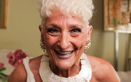 Tinder : à 83 ans, cette grand-mère enchaîne les RDV avec des...