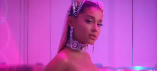 Ariana Grande accusée de plagiat par une célèbre Drag-Queen (photos)