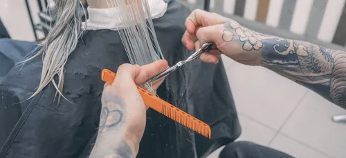 Essonne : vos cheveux sont recyclés pour dépolluer les océans