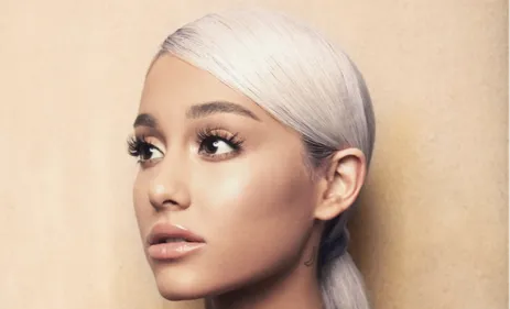 Ariana Grande relance la tendance des chaussures les plus détestées...