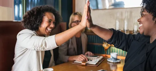 Souriez : le premier « club de l’optimisme » ouvre à Paris !