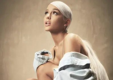 Ariana Grande : pourquoi ses cheveux détachés ont affolé la toile ?