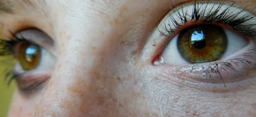 Il agresse une pop-star en la localisant grâce au reflet dans ses...