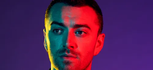 Quand Sam Smith porte de la lingerie en dentelle aux Attitude...