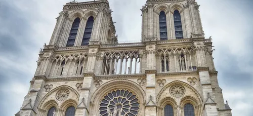 Incendie de Notre-Dame de Paris : les promesses de dons s’élèvent à...